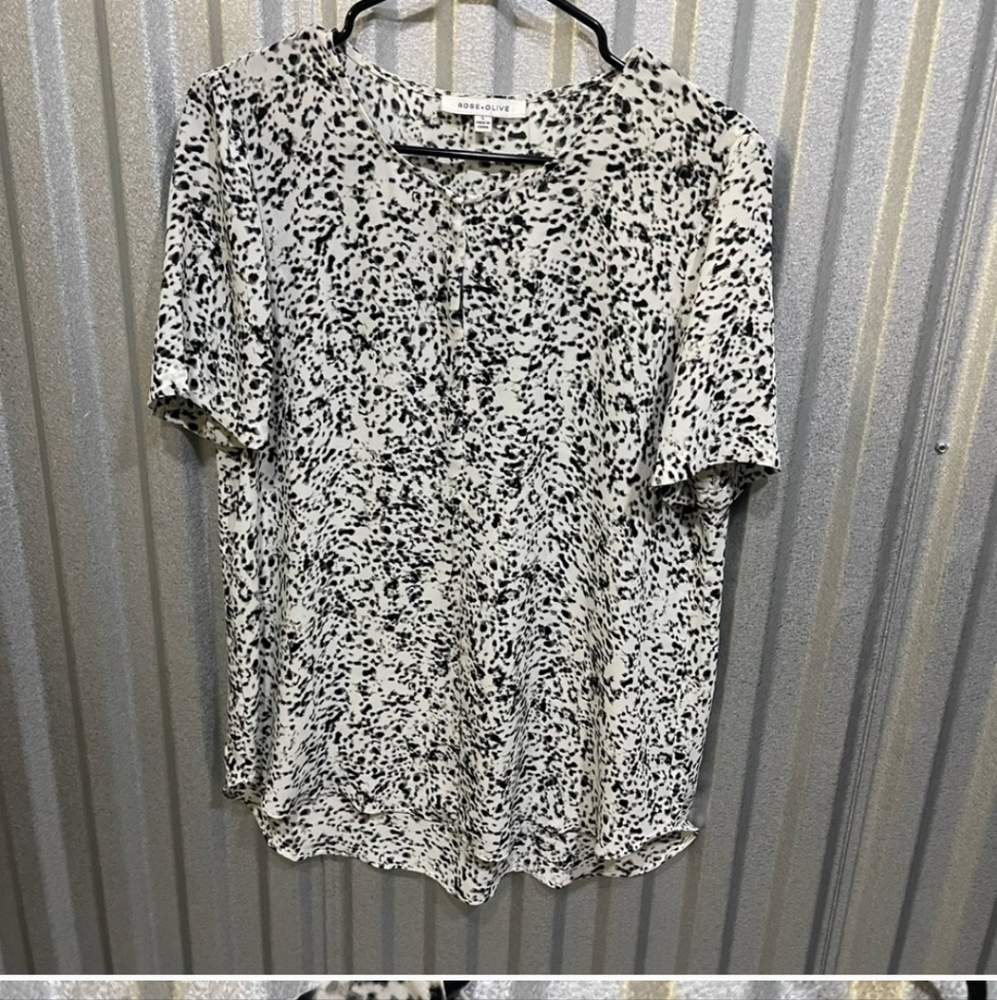 Adrianna Papel blue floral print ruffle short sleeves V-neck blouse size large